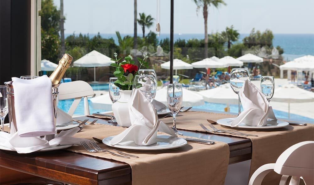 Iz Flower Side Beach Hotel - All Inclusive — Restaurant & bars in Side