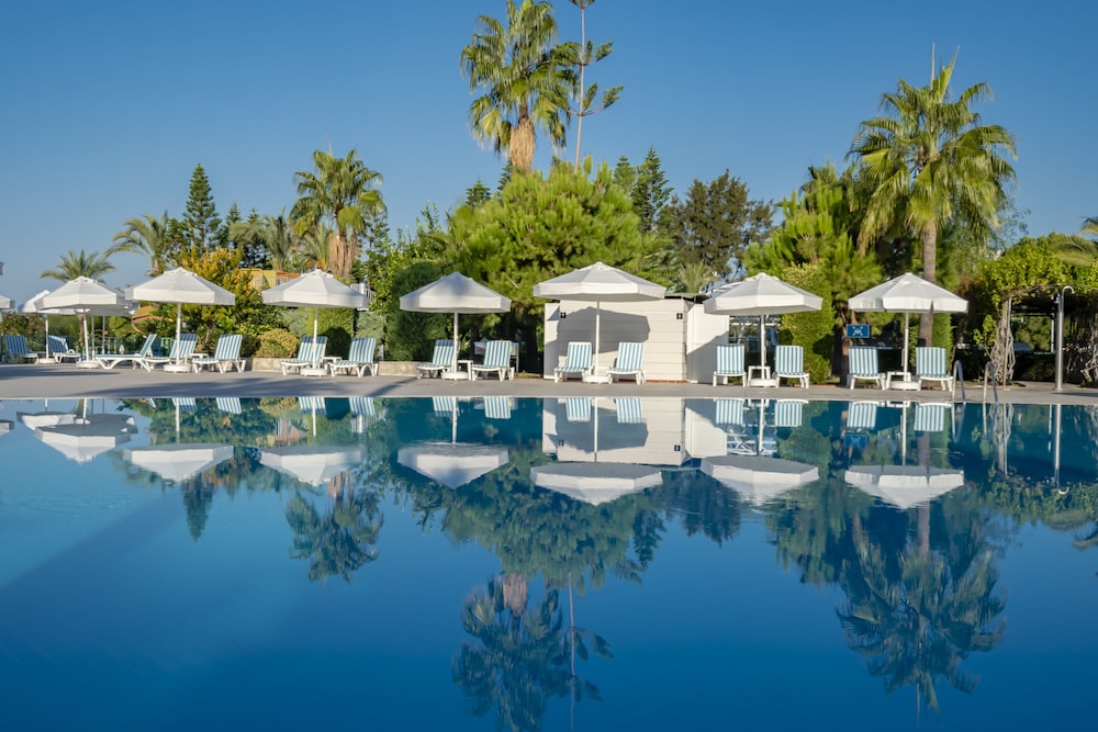 Iz Flower Side Beach Hotel - All Inclusive — Swimming pool in Side