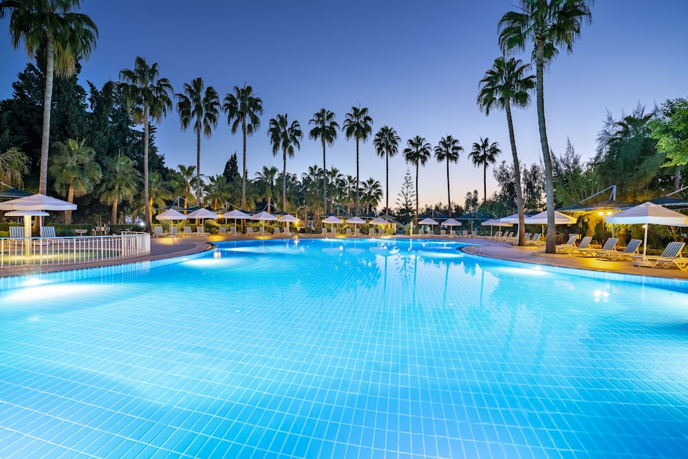 Iz Flower Side Beach Hotel - All Inclusive — Swimming pool in Side