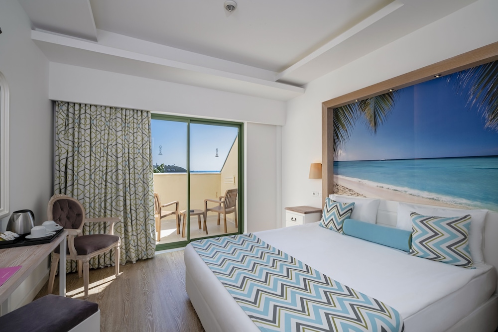 Iz Flower Side Beach Hotel - All Inclusive — Hotel rooms in Side