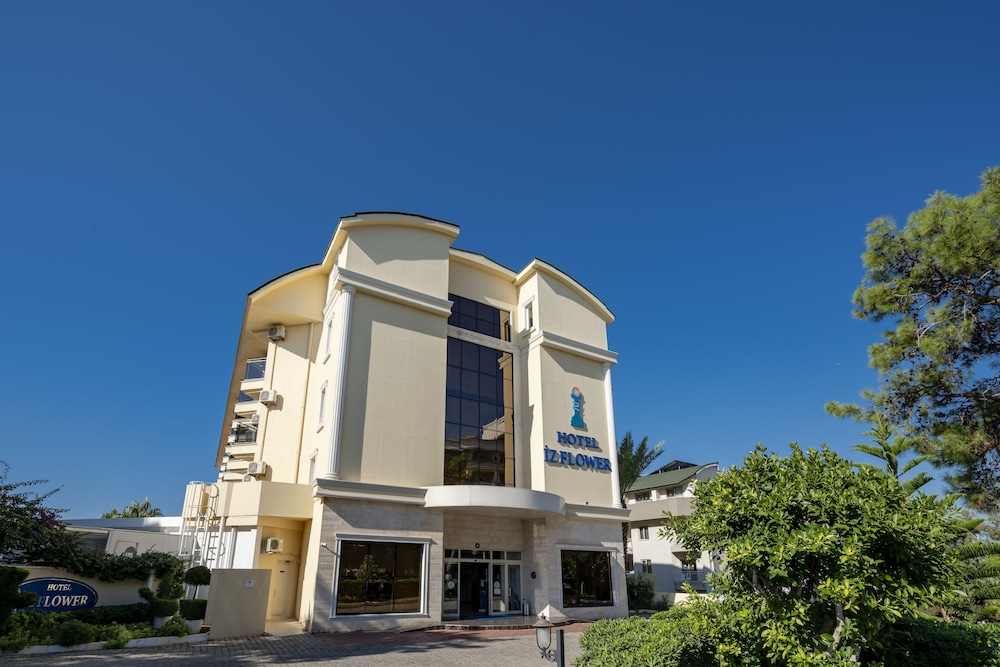 Iz Flower Side Beach Hotel - All Inclusive — Hotel building in Side