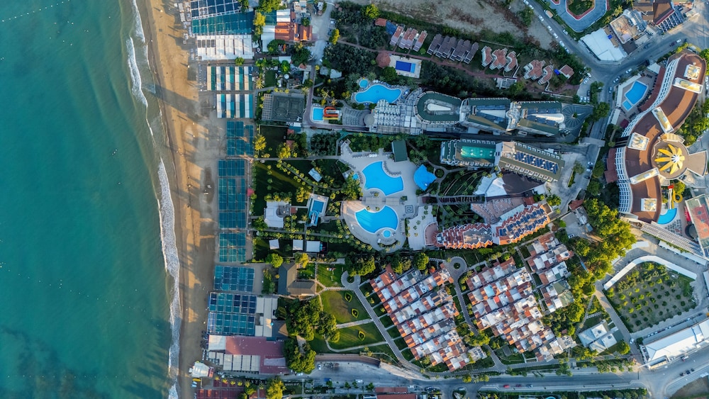 Iz Flower Side Beach Hotel - All Inclusive — Hotel building in Side