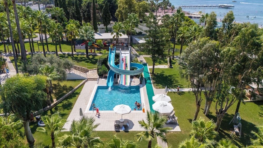 Iz Flower Side Beach Hotel - All Inclusive — Swimming pool in Side