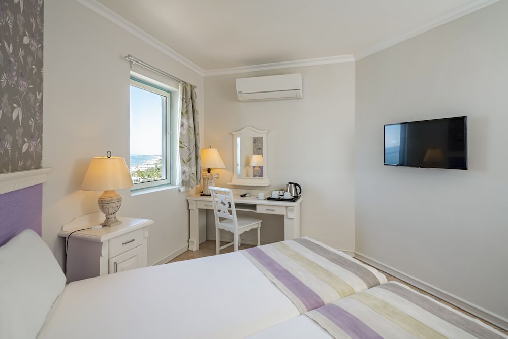 Iz Flower Side Beach Hotel - All Inclusive — Hotel rooms in Side