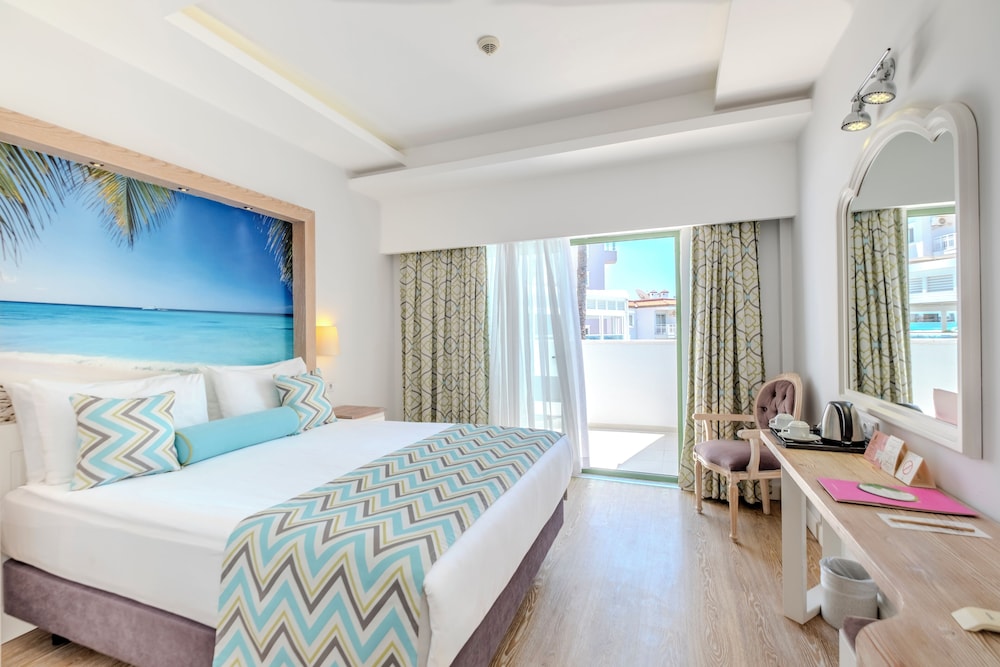 Iz Flower Side Beach Hotel - All Inclusive — Hotel rooms in Side