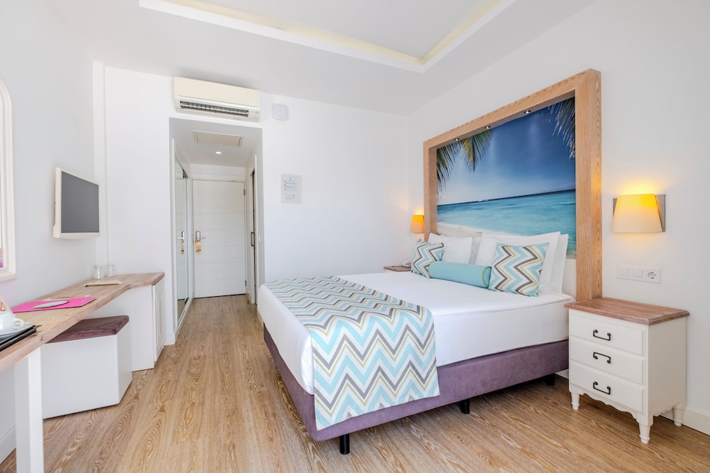 Iz Flower Side Beach Hotel - All Inclusive — Hotel rooms in Side