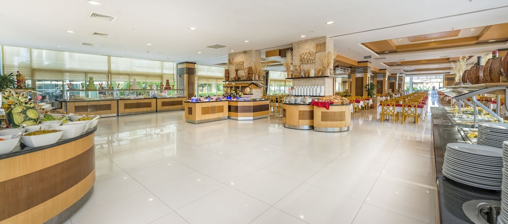 Grand Ring Hotel — Restaurant & bars in Kemer