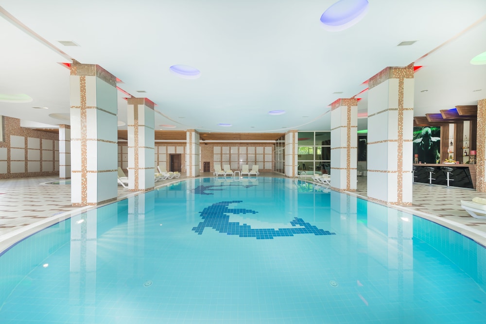Grand Ring Hotel — Swimming pool in Kemer