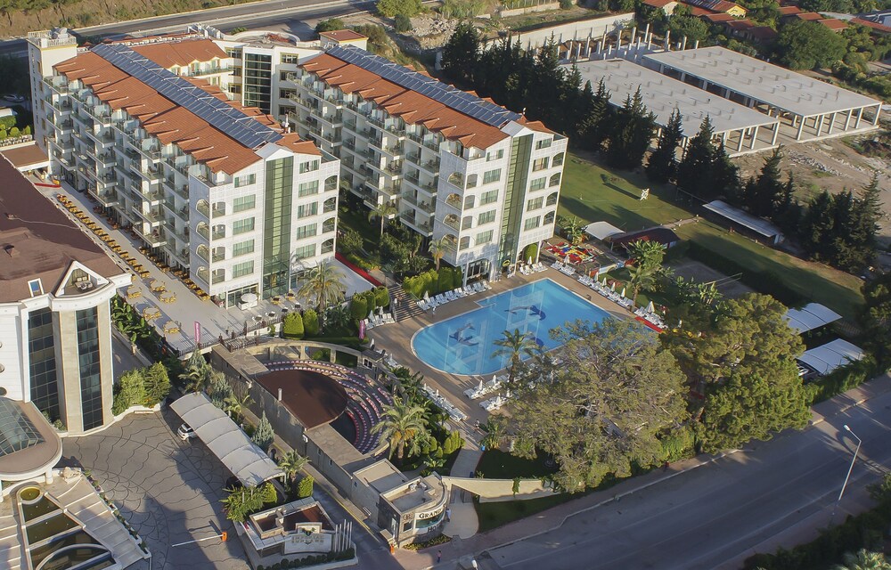 Grand Ring Hotel — Swimming pool in Kemer