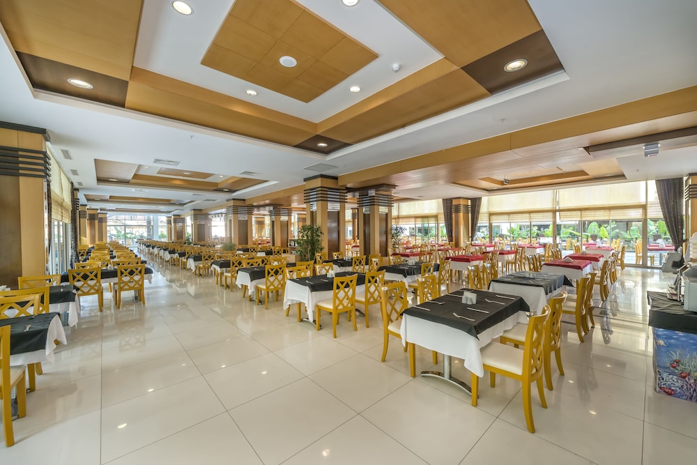 Grand Ring Hotel — Restaurant & bars in Kemer
