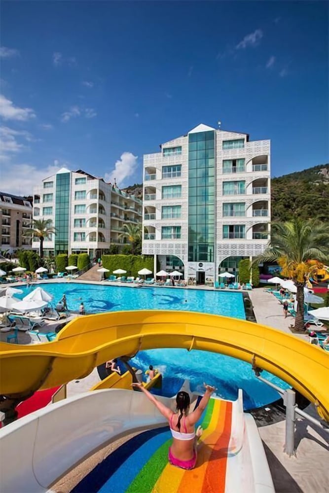 Grand Ring Hotel — Swimming pool in Kemer