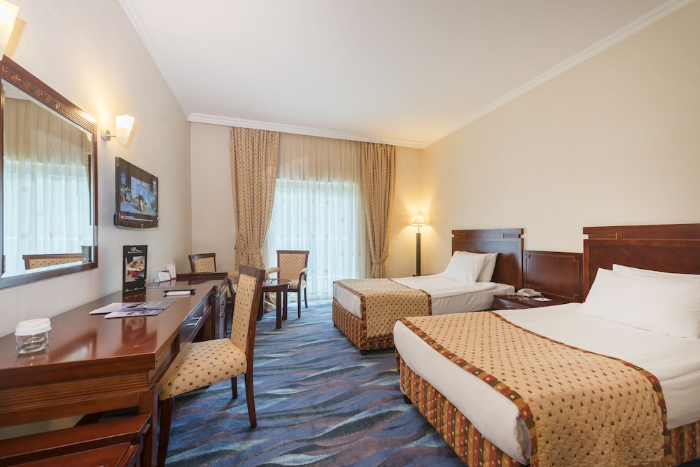 Grand Ring Hotel — Hotel rooms in Kemer