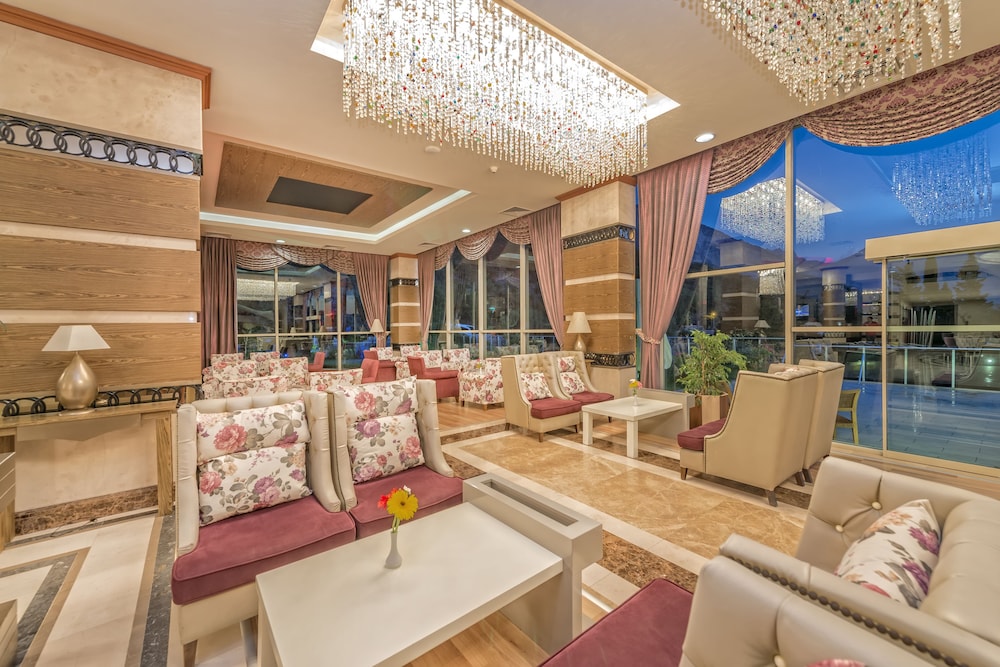 Grand Ring Hotel — Hotel building in Kemer