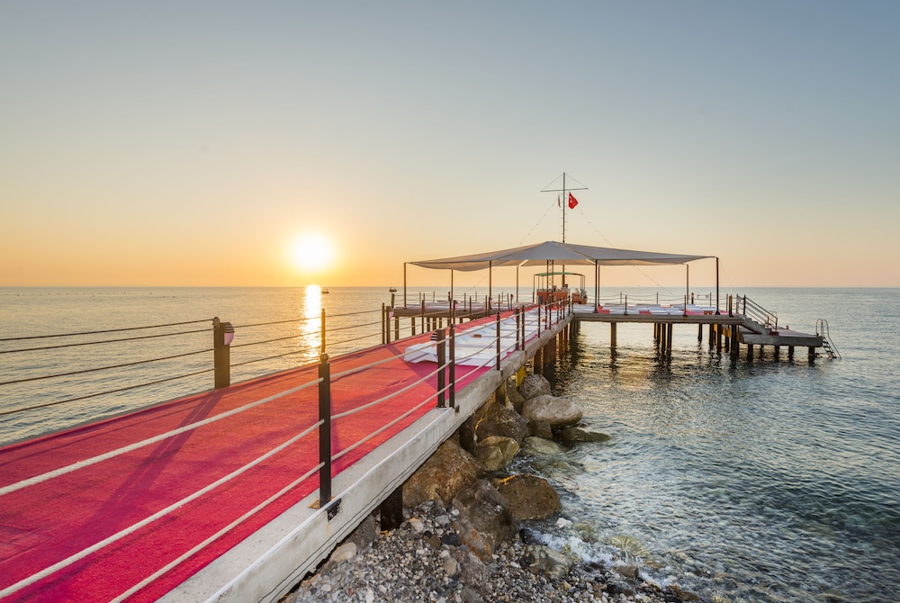 Grand Ring Hotel — Beach in Kemer