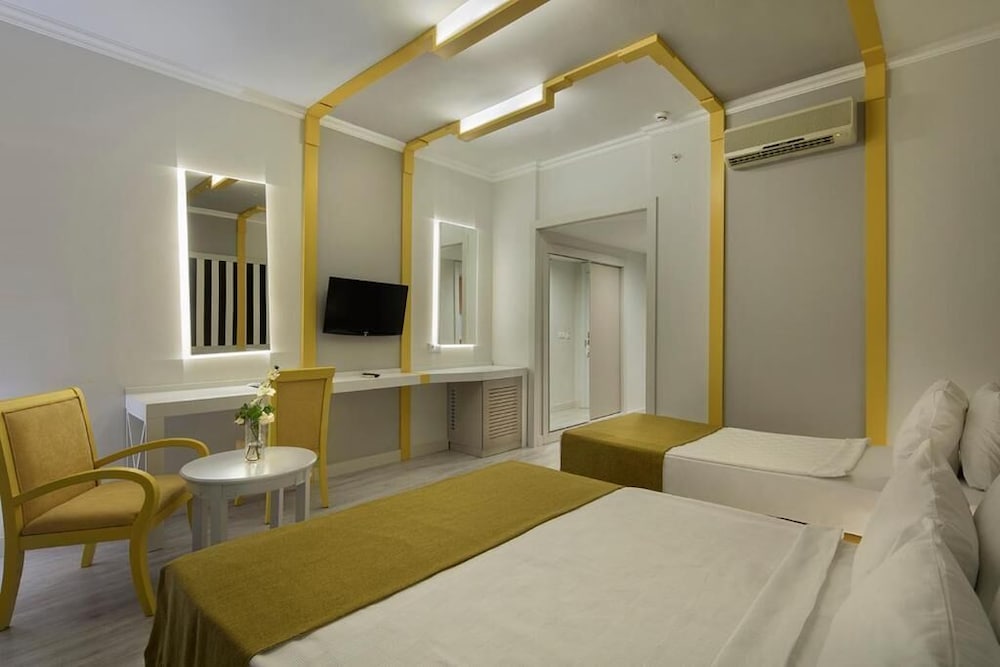 Grand Ring Hotel — Hotel rooms in Kemer