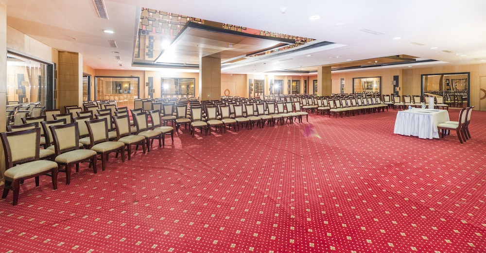 Grand Ring Hotel — Hotel building in Kemer