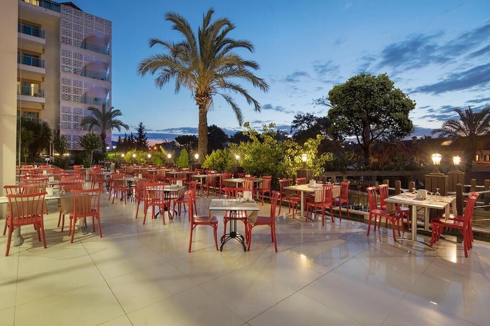 Grand Ring Hotel — Restaurant & bars in Kemer
