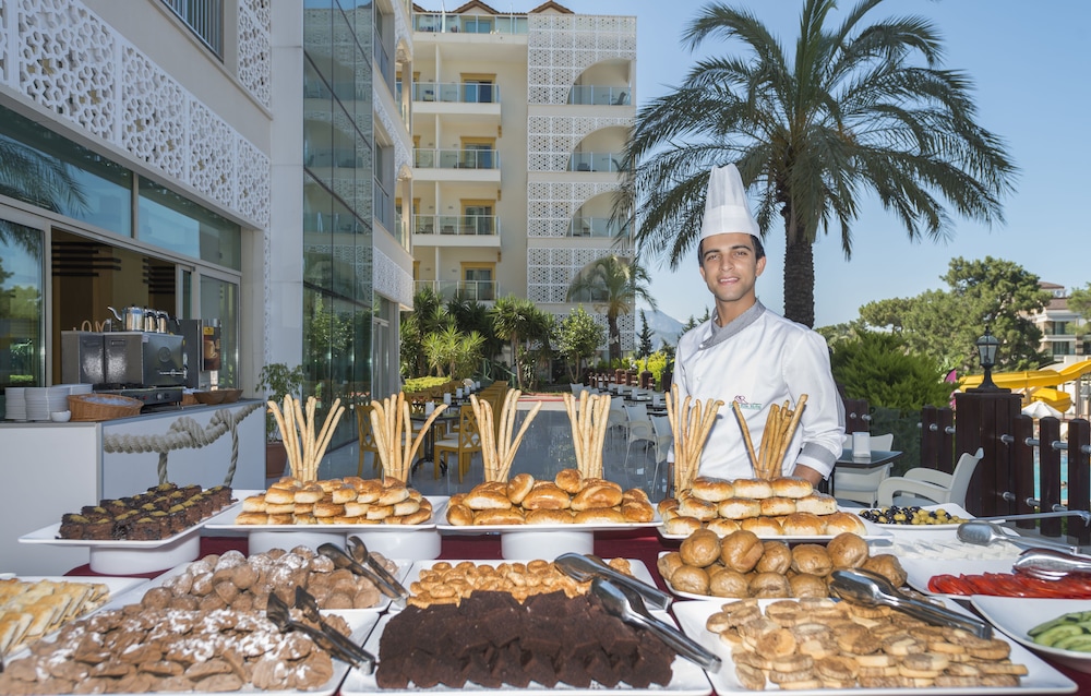 Grand Ring Hotel — Restaurant & bars in Kemer