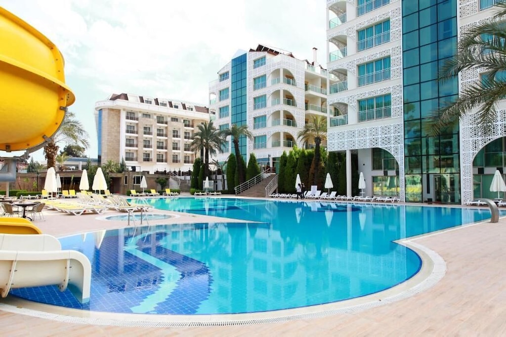 Grand Ring Hotel — Swimming pool in Kemer