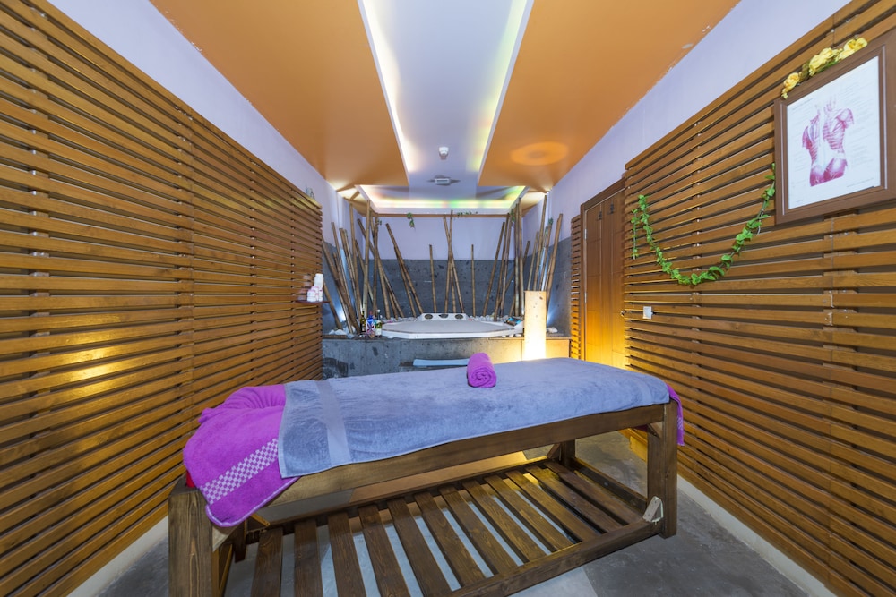 Grand Ring Hotel — Hotel rooms in Kemer