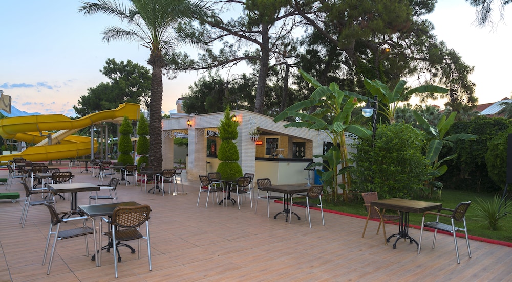 Grand Ring Hotel — Restaurant & bars in Kemer