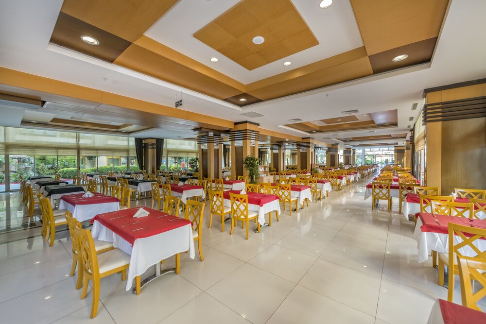 Grand Ring Hotel — Restaurant & bars in Kemer