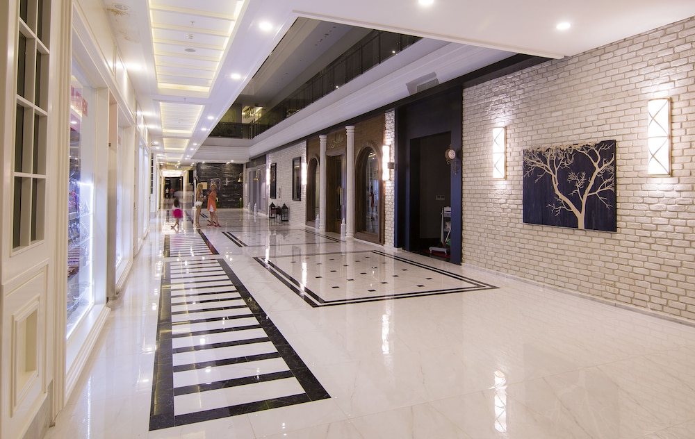 Port River Hotel - All Inclusive — Hotel building in Side