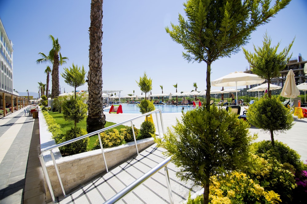 Port River Hotel - All Inclusive — Swimming pool in Side