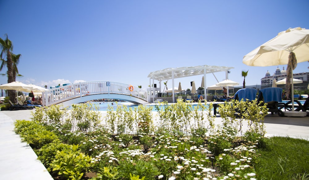 Port River Hotel - All Inclusive — Swimming pool in Side
