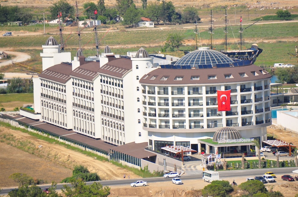 Port River Hotel - All Inclusive — Hotel building in Side