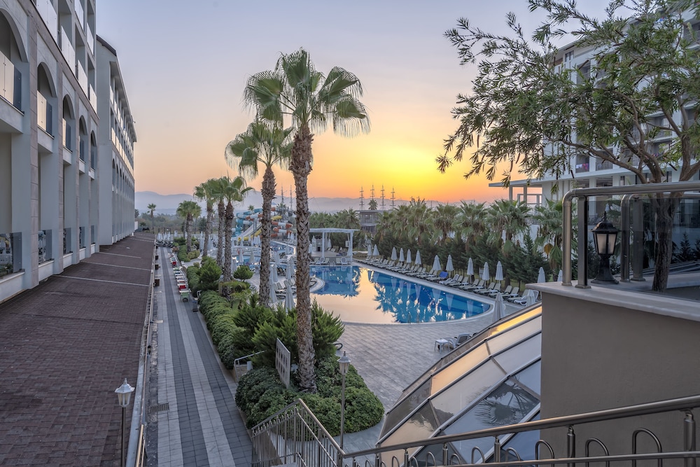 Port River Hotel - All Inclusive — Swimming pool in Side