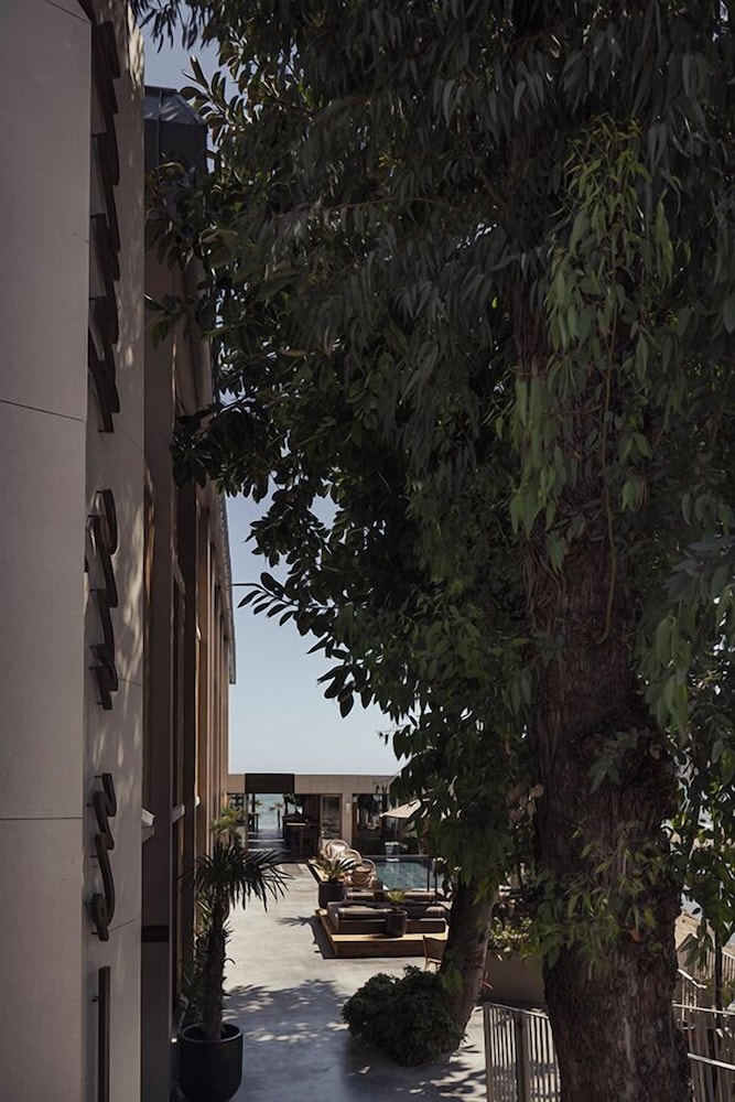 En Vie Beach Boutique Hotel - Adult Only — Hotel building in Alanya