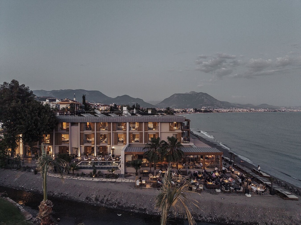 En Vie Beach Boutique Hotel - Adult Only — Hotel building in Alanya