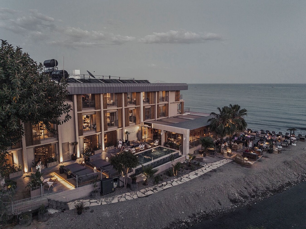 En Vie Beach Boutique Hotel - Adult Only — Hotel building in Alanya