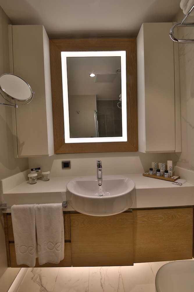 Bof Hotels CEO Suites — Hotel rooms in Istanbul, Istanbul