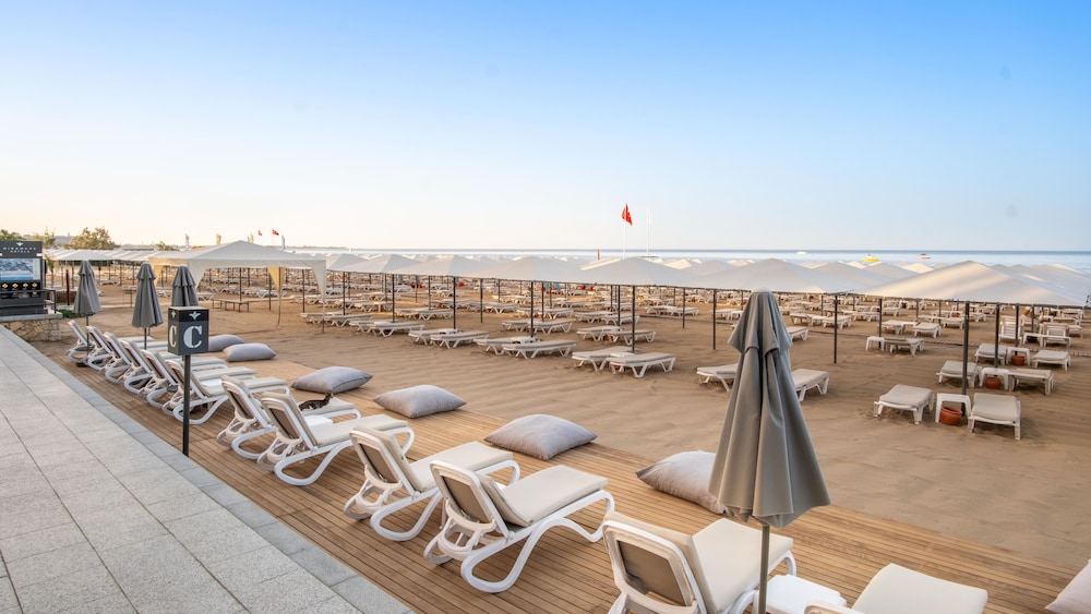 Miramare Beach Hotel — Beach in Side