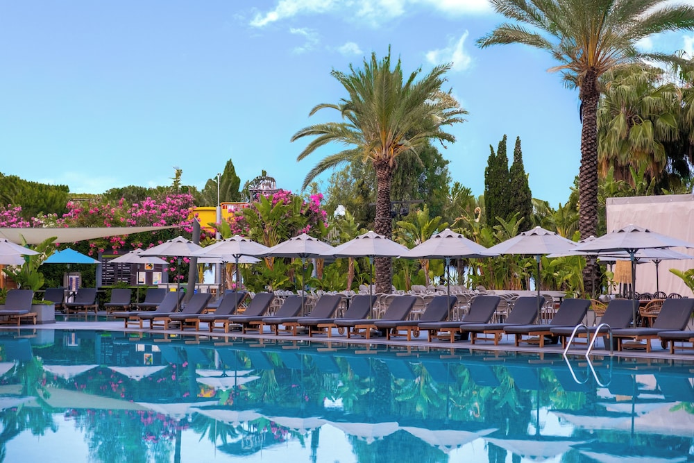 Miramare Beach Hotel — Swimming pool in Side