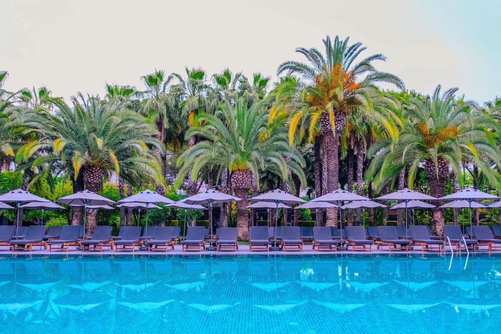 Miramare Beach Hotel — Swimming pool in Side