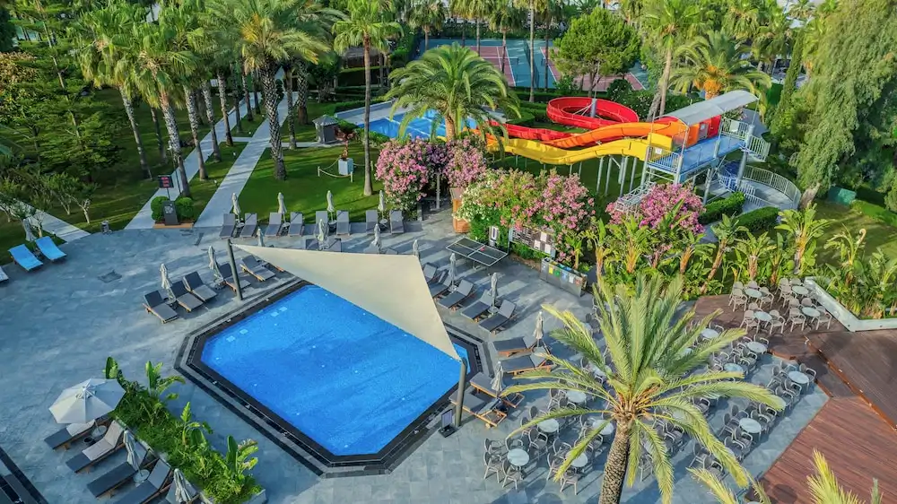 Miramare Beach Hotel — Swimming pool in Side