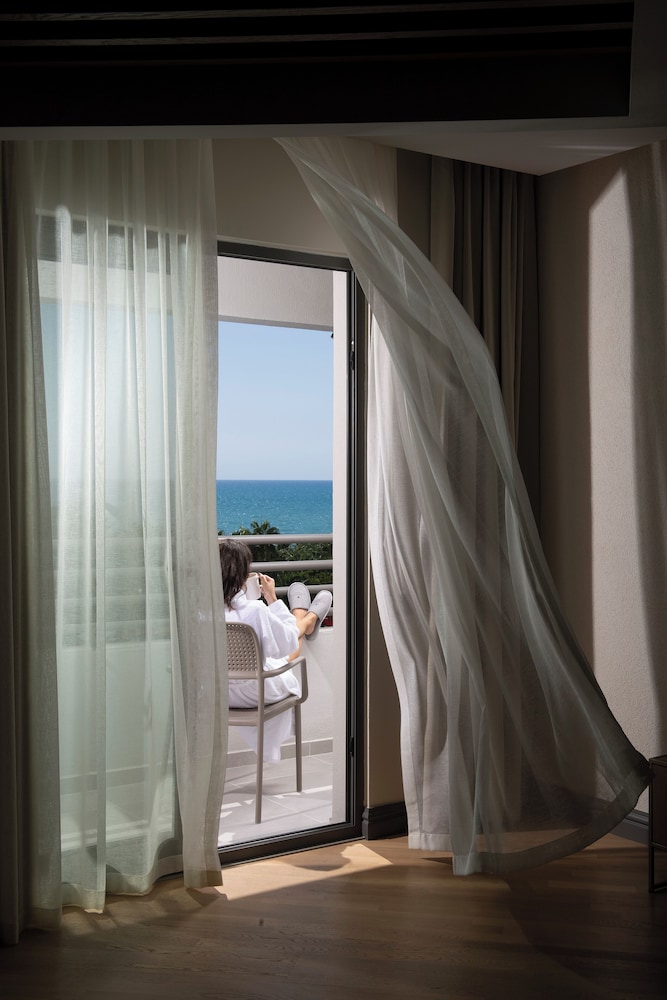 Miramare Beach Hotel — Hotel rooms in Side