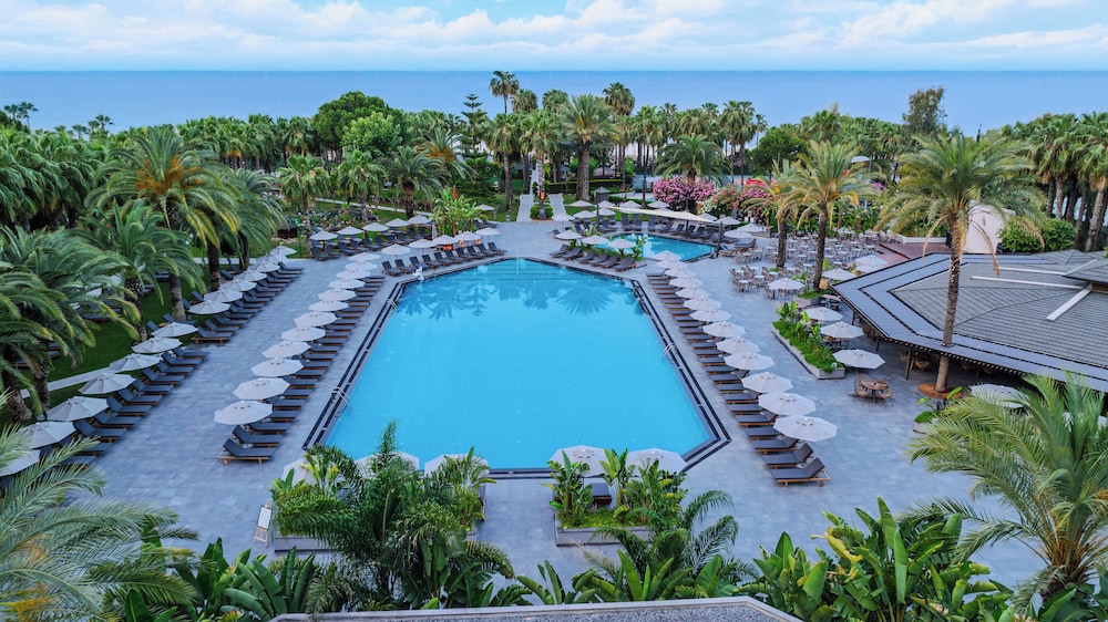 Miramare Beach Hotel — Swimming pool in Side