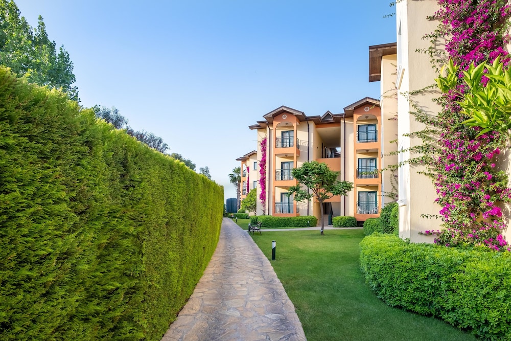 Miramare Queen Hotel - All Inclusive — Hotel building in Side