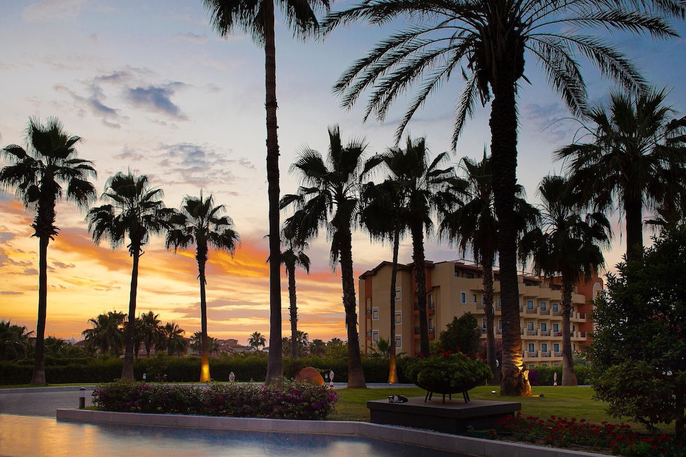 Miramare Queen Hotel - All Inclusive — Hotel building in Side