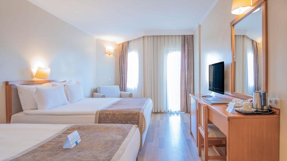 Miramare Queen Hotel - All Inclusive — Hotel rooms in Side