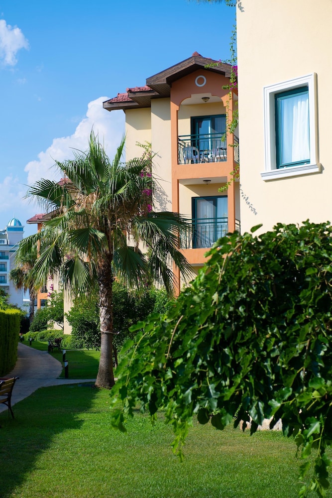 Miramare Queen Hotel - All Inclusive — Hotel building in Side