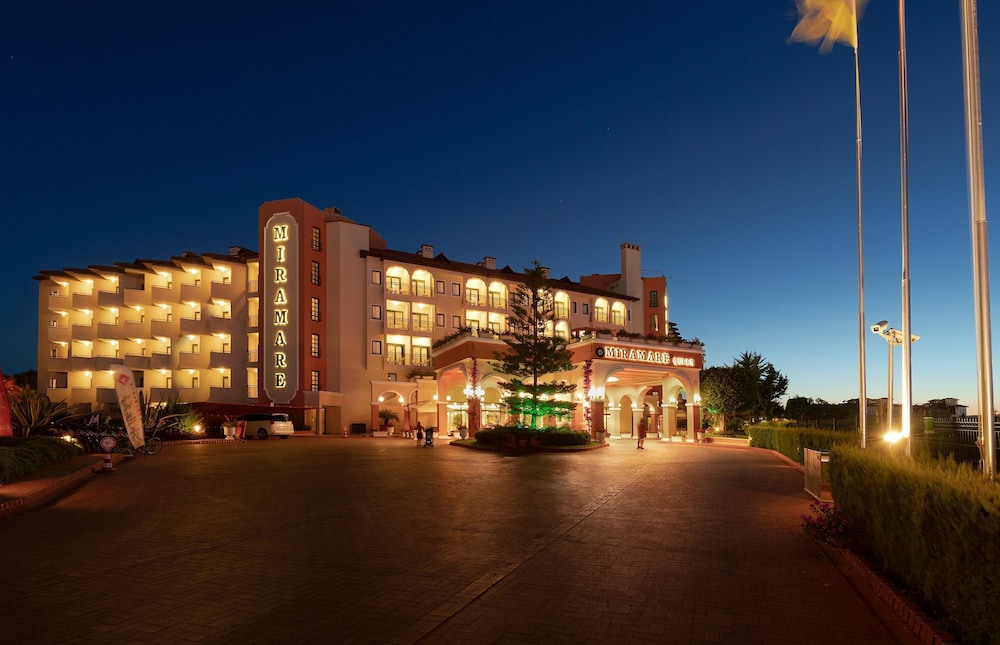 Miramare Queen Hotel - All Inclusive — Hotel building in Side