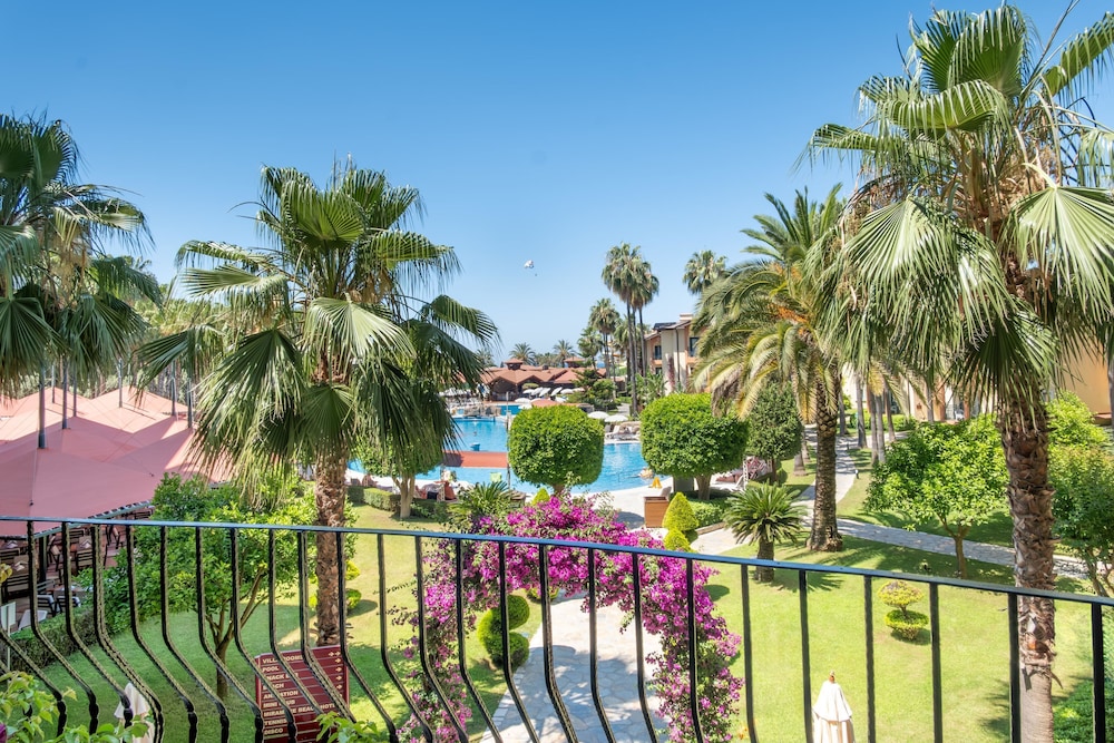 Miramare Queen Hotel - All Inclusive — Swimming pool in Side