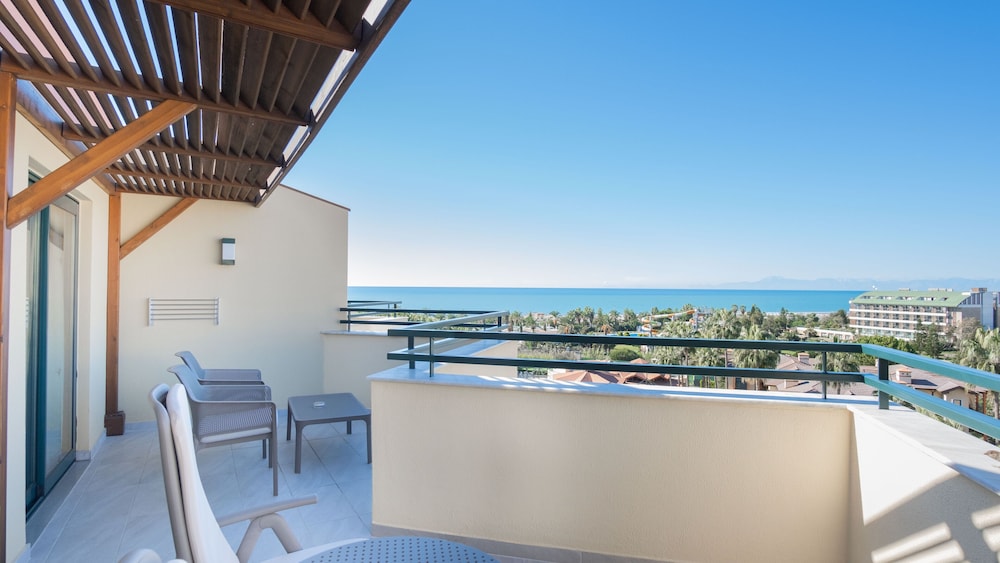 Miramare Queen Hotel - All Inclusive — Hotel rooms in Side