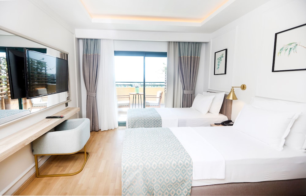 Miramare Queen Hotel - All Inclusive — Hotel rooms in Side