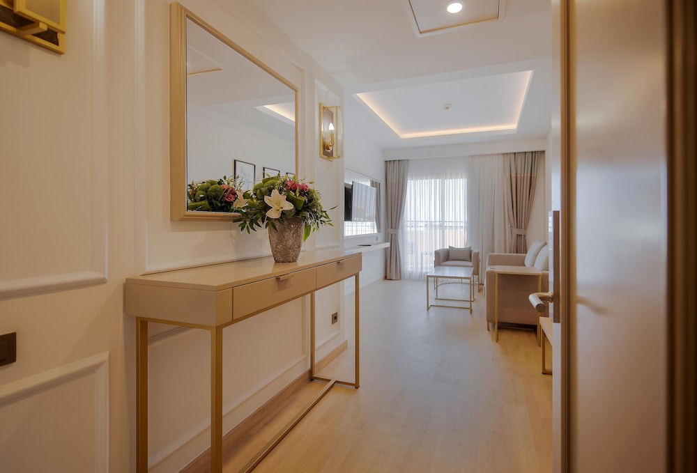 Miramare Queen Hotel - All Inclusive — Hotel rooms in Side